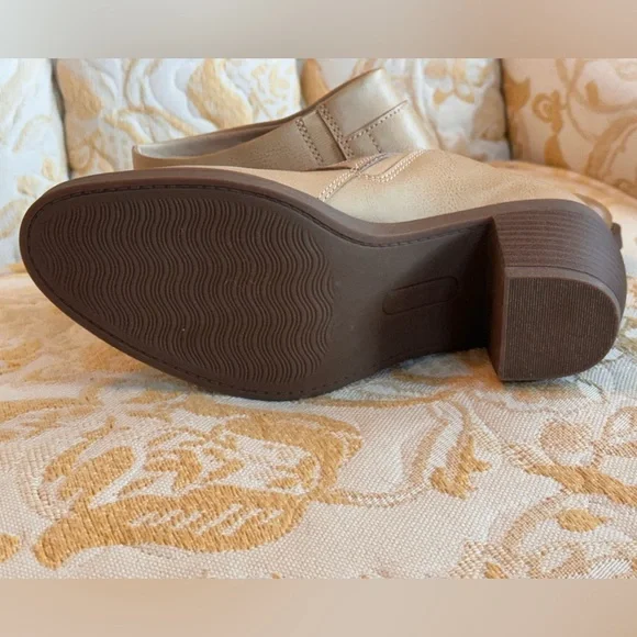 FRYE Leather Belted Harness Mules Clogs Block Heel 6 M Shoes Tan Beige - Picture 9 of 10